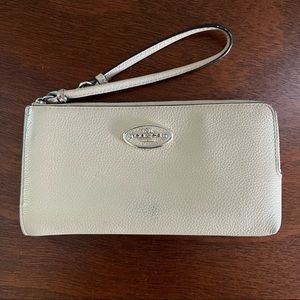 Coach Beige Tan Zip Around Wallet Wristlet Full Size